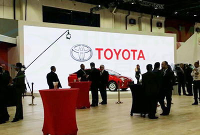 ドバイ オート ショーでの C-MAX P3 屋内用 LED ディスプレイ
